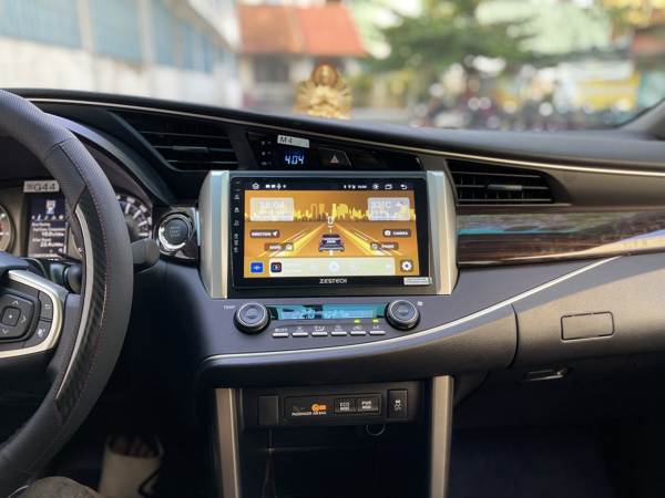 màn hình android cho xe toyota innova